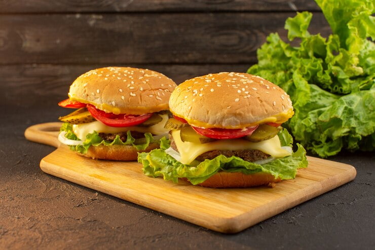 Hamb Chicken Burger with lettuce